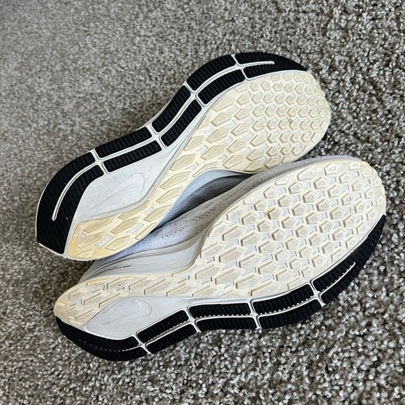 Women’s Size 8.5 Nike Zoom Canada Sneakers - Picture 4 of 6